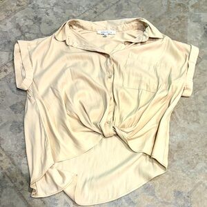 NWOT Rose + Olive cap sleeve hi-low blouse